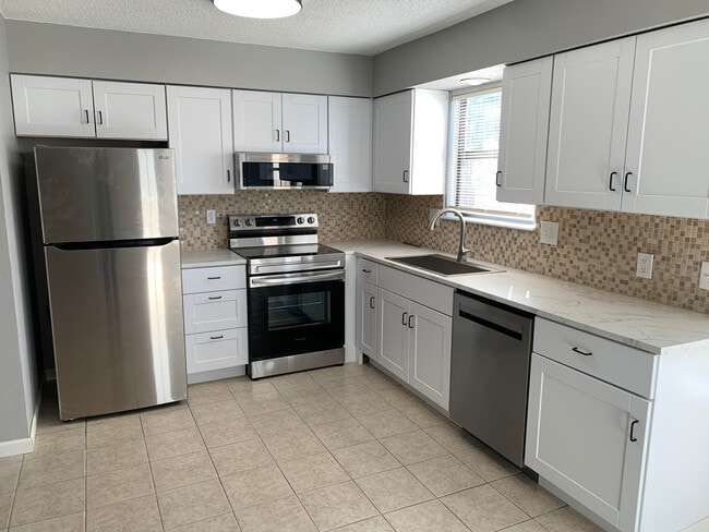 Building Photo - 504 NE Brookwood Cir