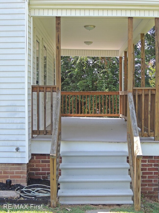 Building Photo - 2 br, 1 bath House - 2501 Blount Ave.