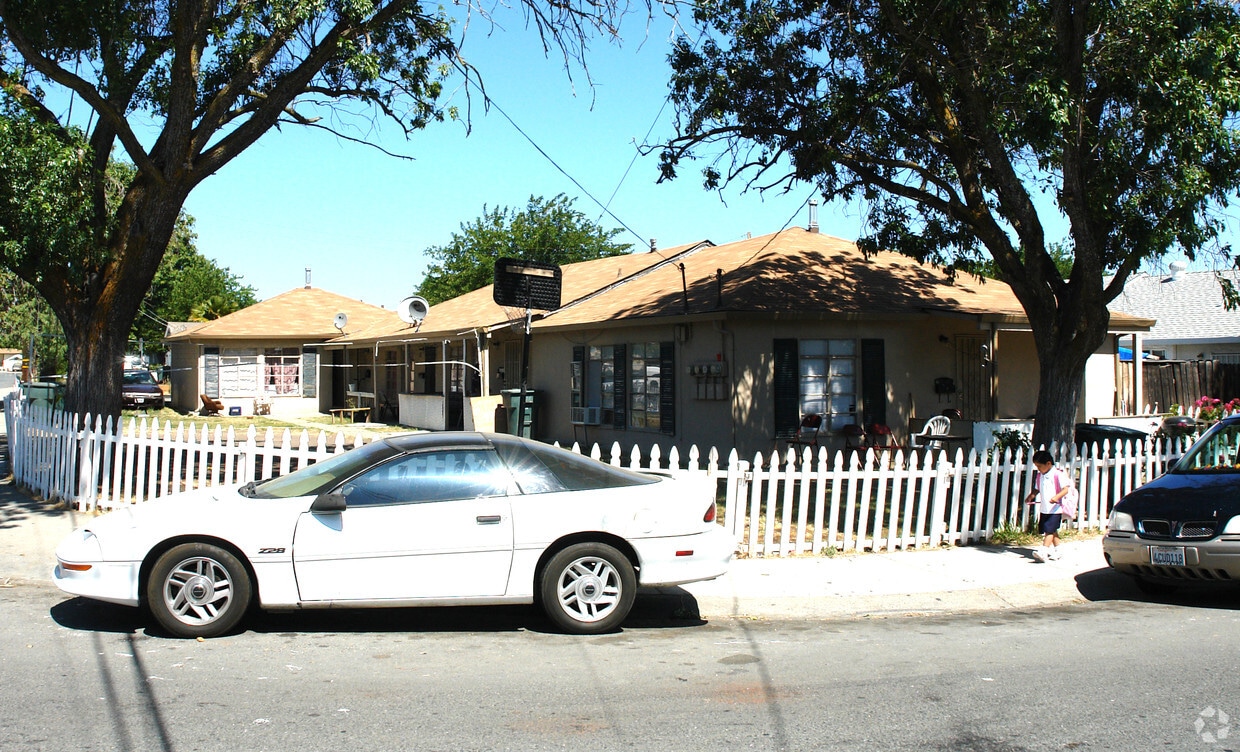 Primary Photo - 147 Madoline St