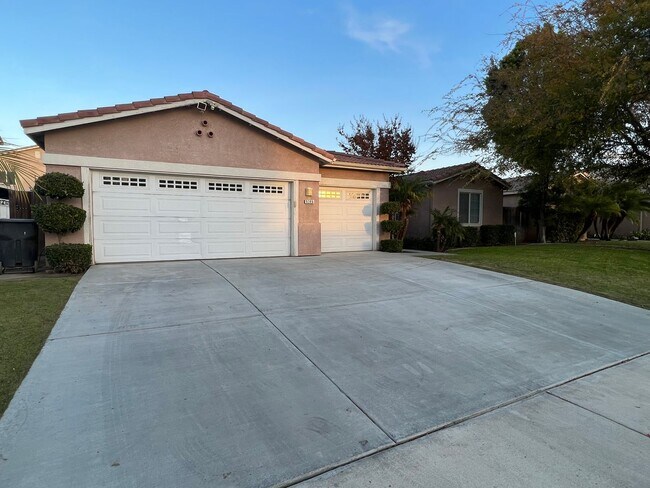 Building Photo - 5306 Challenger Ave