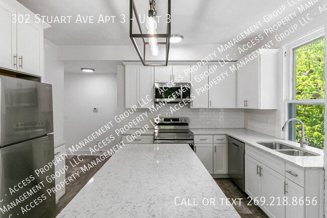 Building Photo - 302 Stuart Ave