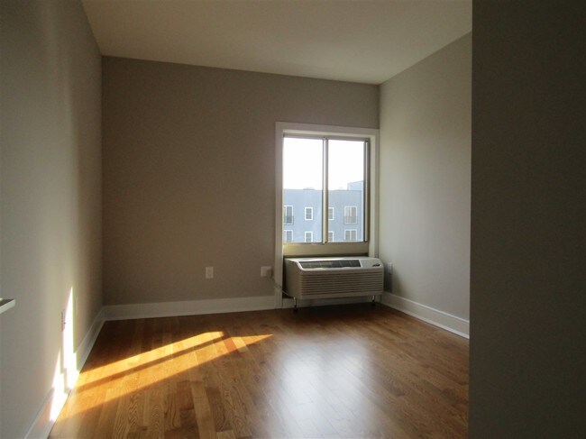 Building Photo - 3 Perrine Ave