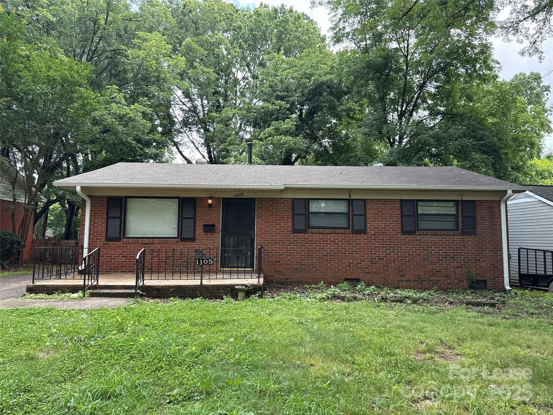 Primary Photo - 1105 Interurban Ave