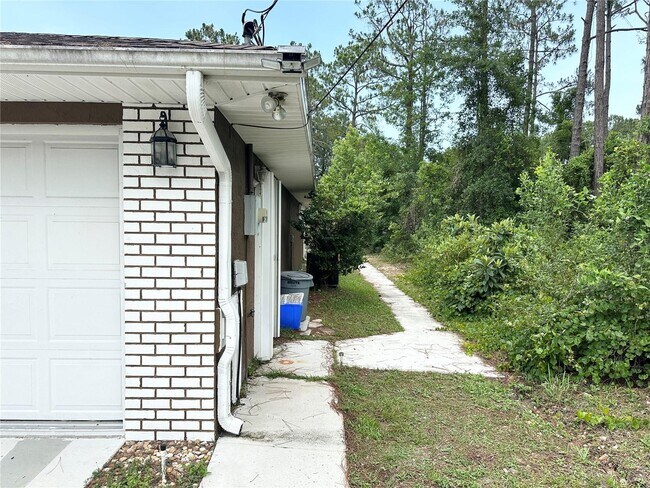 Foto del edificio - 26 Woodbury Dr