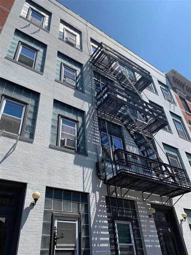 Foto del edificio - 1025 Washington St