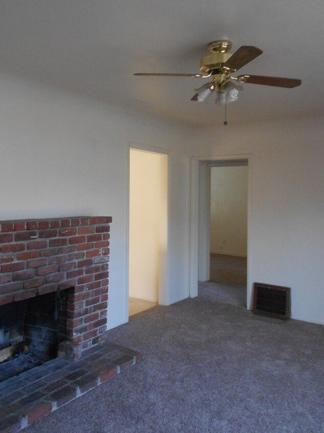 Building Photo - 2 bedroom 1 bath house in Yuba City