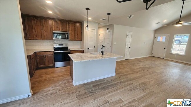 Building Photo - 151 Twin Elm Dr