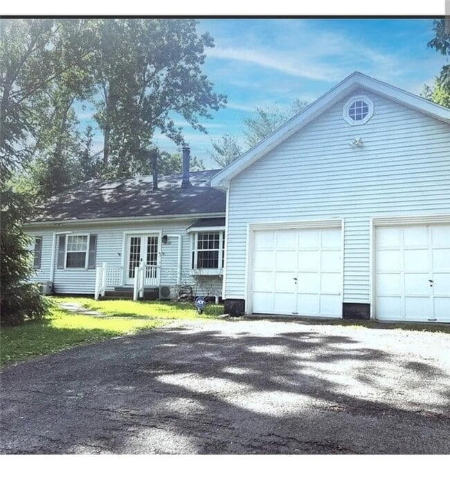 Building Photo - 121 Birchwood Dr