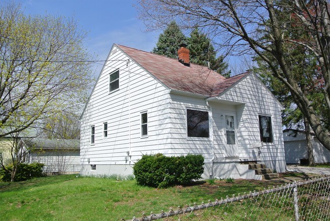 Building Photo - 2872 Pikes Ave