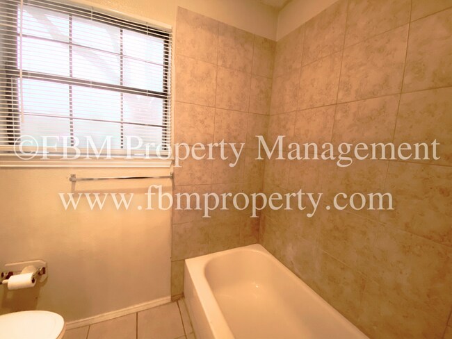 Building Photo - Valley View 1137 &amp; 1139 / GEOF - EG