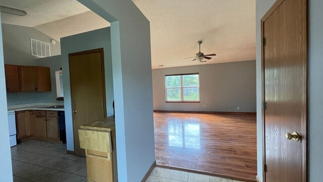 Building Photo - 2417 Depauw Dr