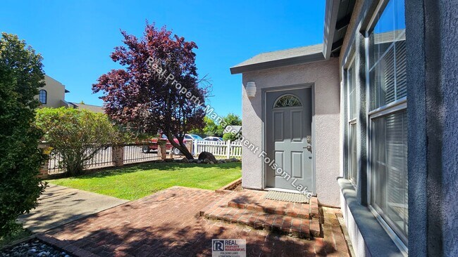 Building Photo - 2 Bedroom 1 Bath in Historic Folsom