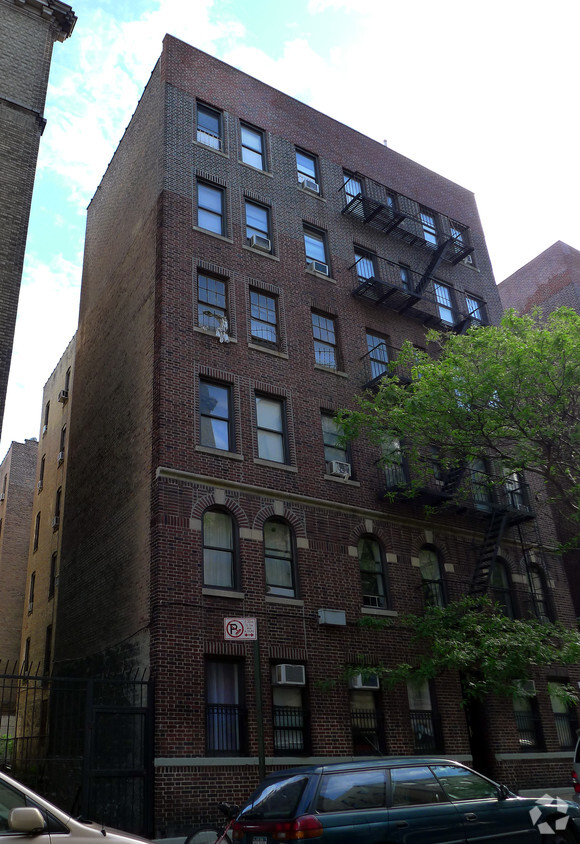 Building Photo - 831 W 176th St