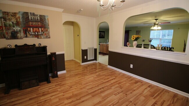 Building Photo - Spacious 3 Bedroom/ 3 Bath with Office!