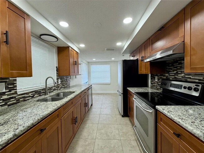 Foto del edificio - 5631 Riddle Rd