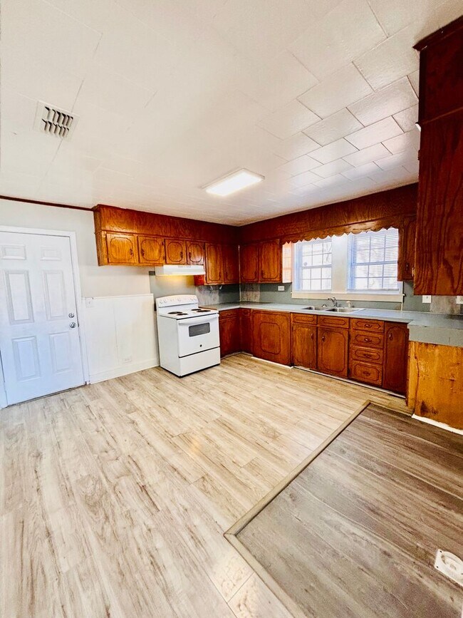 Foto del edificio - 257 N Pine Ave