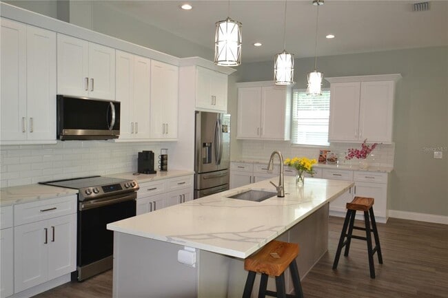 Building Photo - 281 Diogenes St