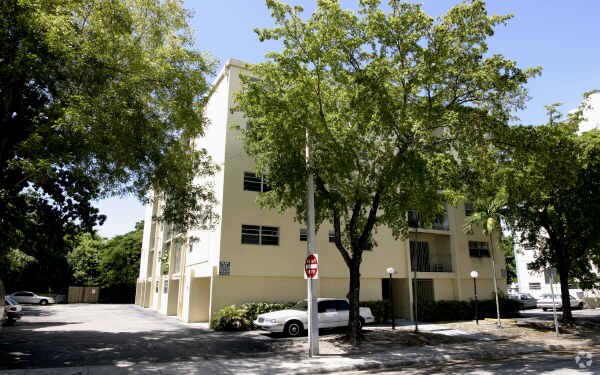 Foto principal - 2920 SW 28th Ter