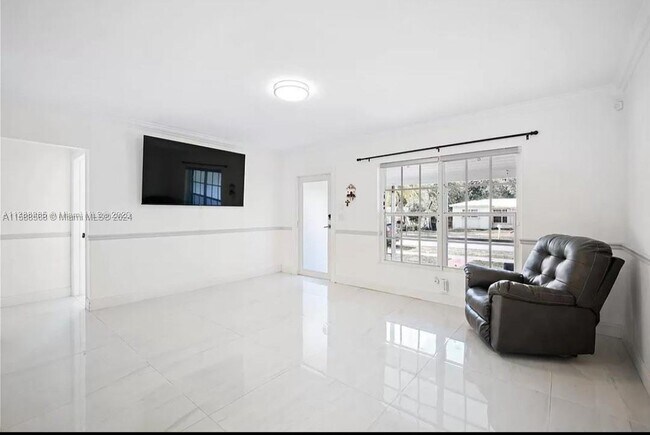 Foto del edificio - 1453 Northeast 149th Street, Miami, FL 331...