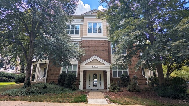 Building Photo - 12915 Alton Sq