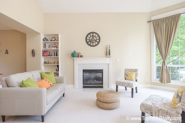 Building Photo - Lovely 4 Bedroom | 2.5 Bathroom Single Family Home | Corner Lot | Kaiser Woods Community