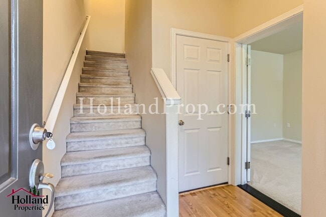 Foto del edificio - Lovely 4 bedroom home in Hillsboro. $500 off first month of rent special offer!!!!