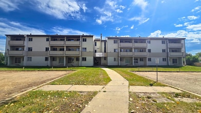 Building Photo - 5117-5144 44 St