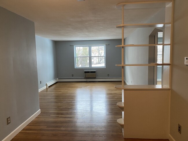 Building Photo - 40 Montvale Ave