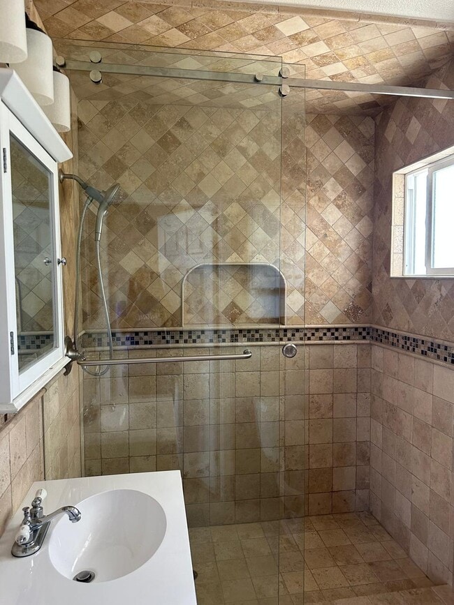 Building Photo - 10640 Gridley Rd