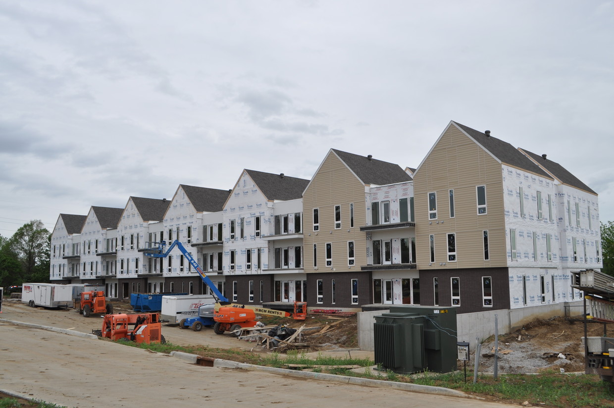 Primary Photo - Eastbrook Flats