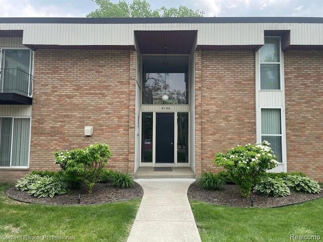 Building Photo - 4190 S Rochester Rd