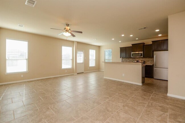 Building Photo - 25322 Saddlebrook Ranch Dr