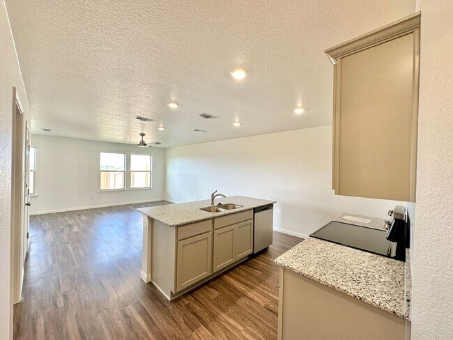 Foto del edificio - 5913 Betty Lou Dr