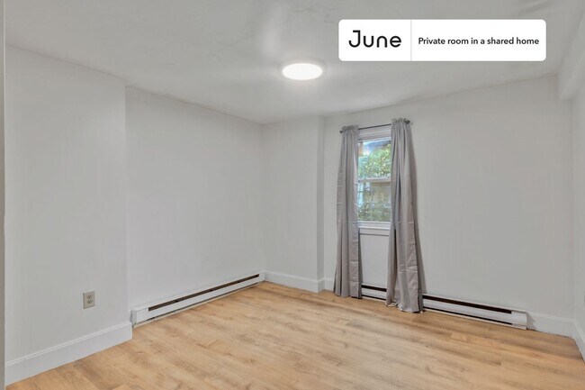 Foto del edificio - Room in Shared 3 bed/1 bath home