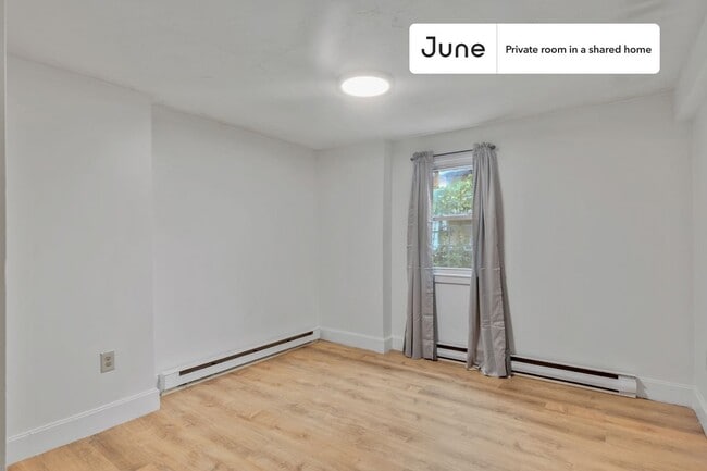 Building Photo - Room in Shared 3 bed/1 bath home