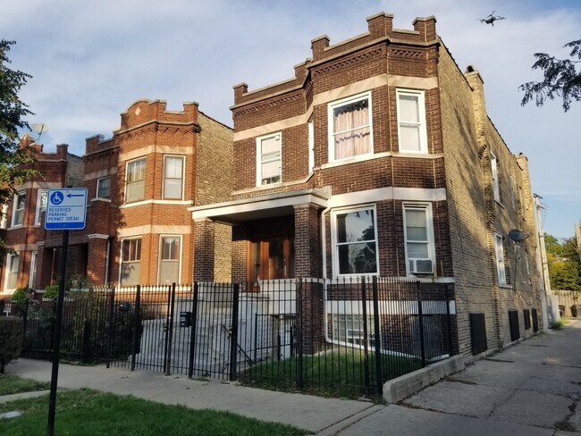 Fachada - 631 N Spaulding Ave