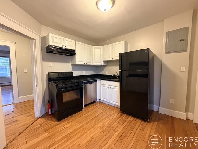 Building Photo - 56 Hancock St