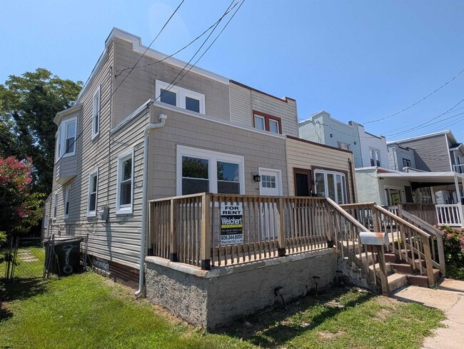 Building Photo - 710 Sewell Ave