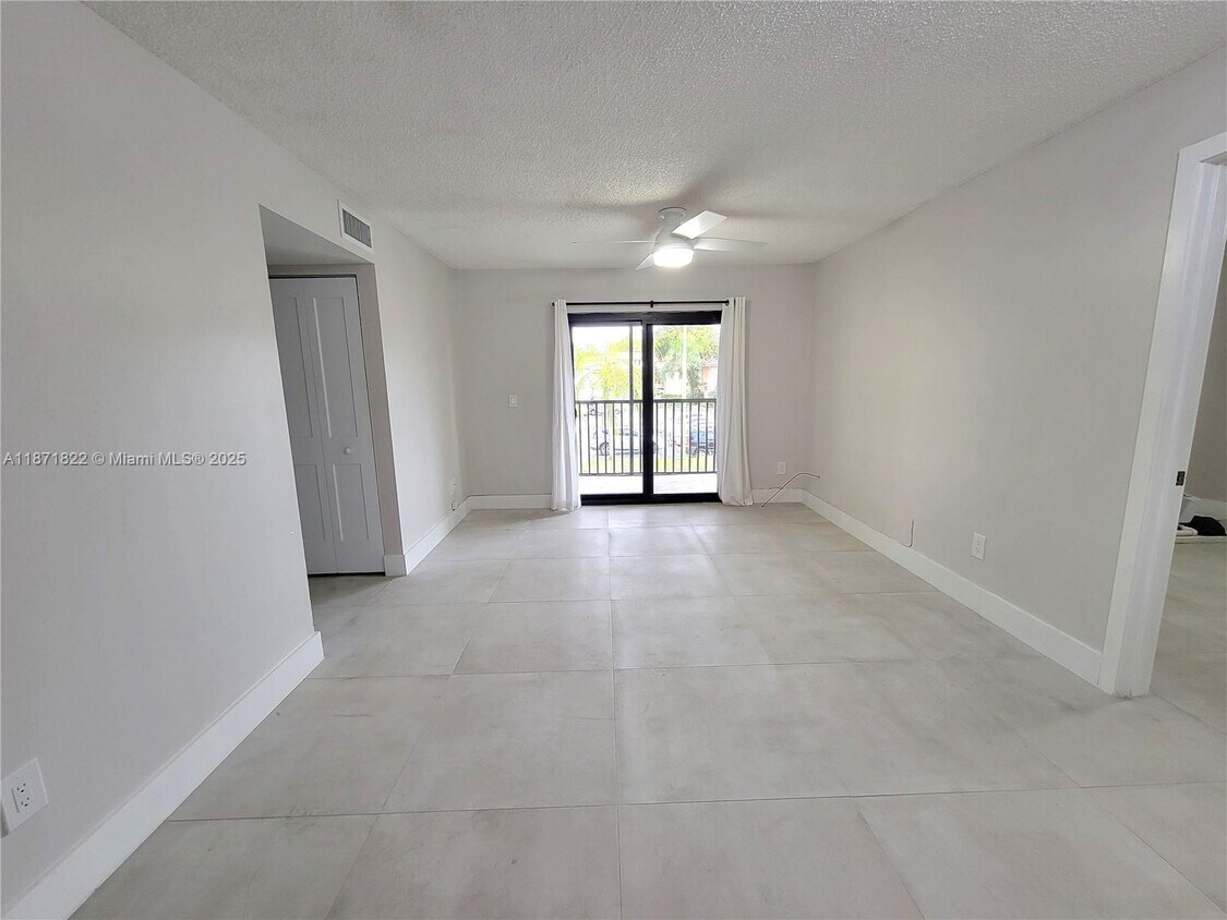 Foto principal - 9728 Hammocks Blvd