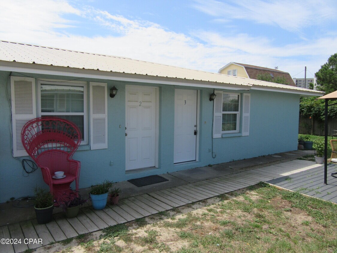 Primary Photo - 6427 Sunset Ave