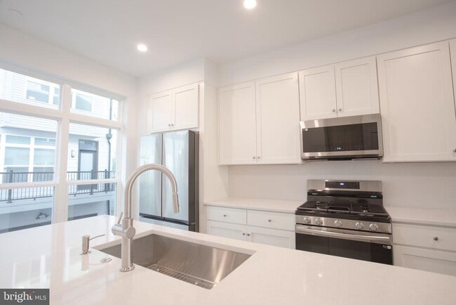 Foto del edificio - 2136 Tysons Ridgeline Rd