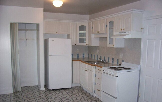 Foto del edificio - Cozy, partially remodeled 1 bedroom apartm...