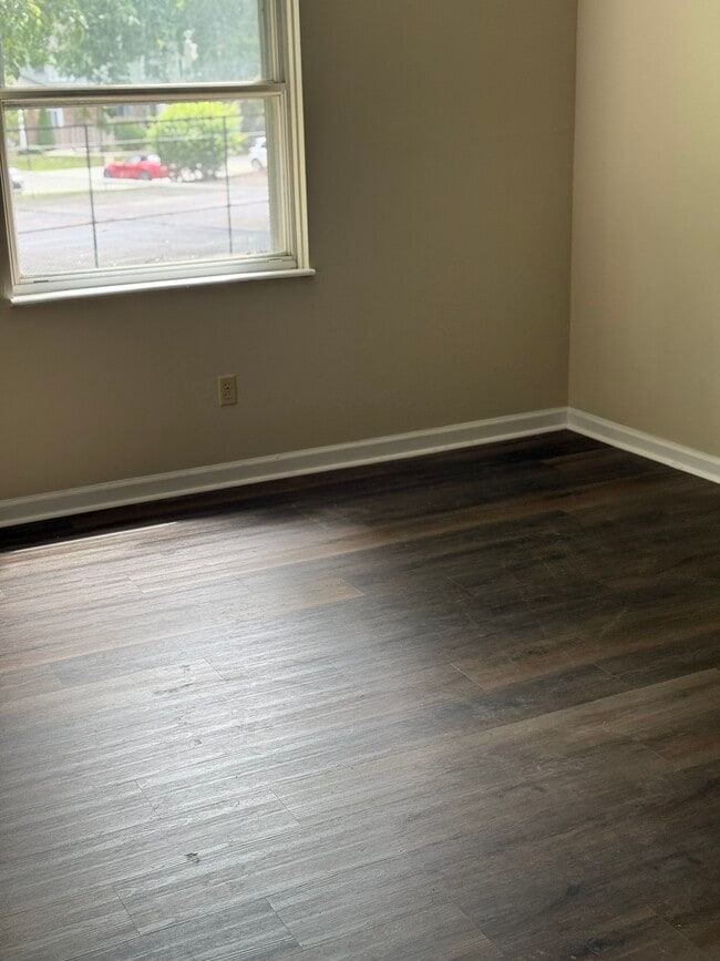Building Photo - 8281 Sobax Dr