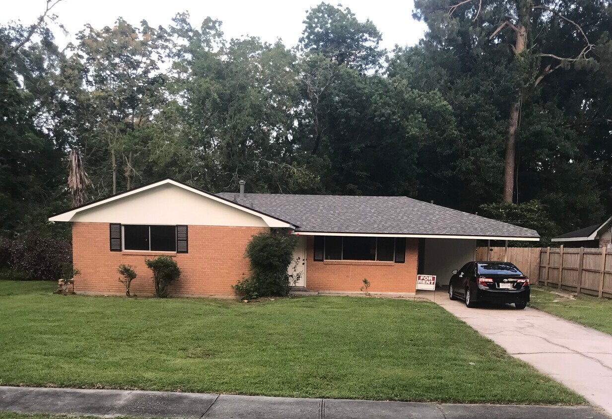 Building Photo - 562 Baird Dr