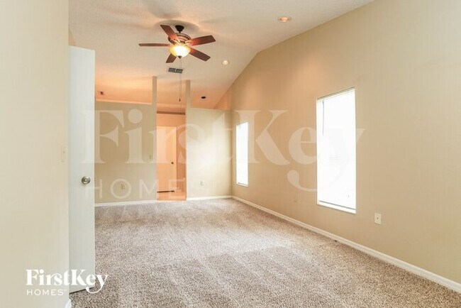 Foto del edificio - 90 Lake Daisy Blvd