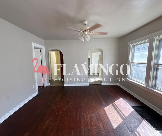 Building Photo - 320 Lorenz Ave