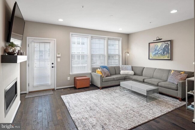 Building Photo - 1310 Jackson St