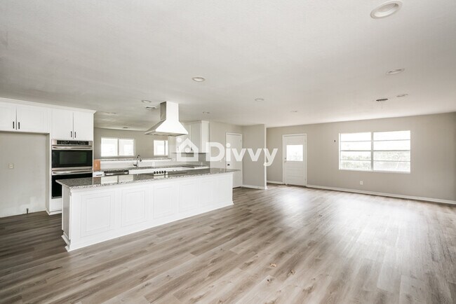 Foto del edificio - 615 W Hillcrest St