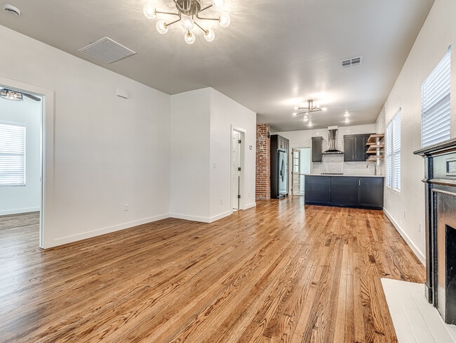 Building Photo - 3215 N Francis Ave