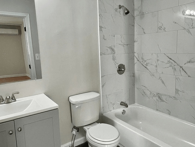 Foto del edificio - 758 209th St